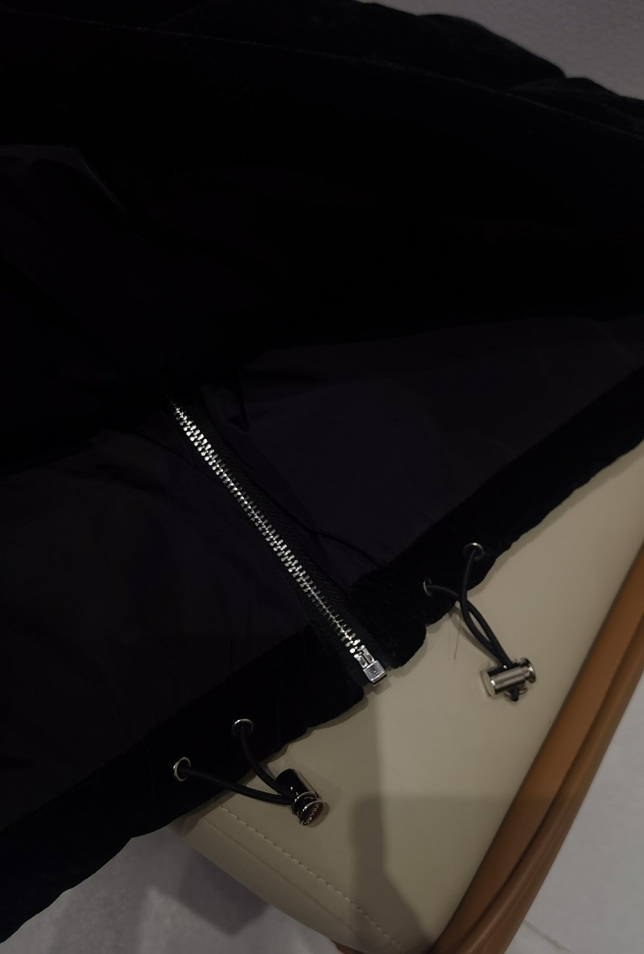 PRADA 25S VELVET VEST 572