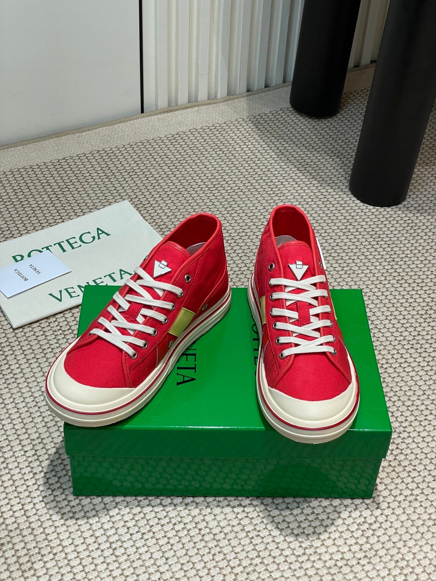 ELIOT SNEAKER IN CHERRY RED CANVAS AND CALFSKIN