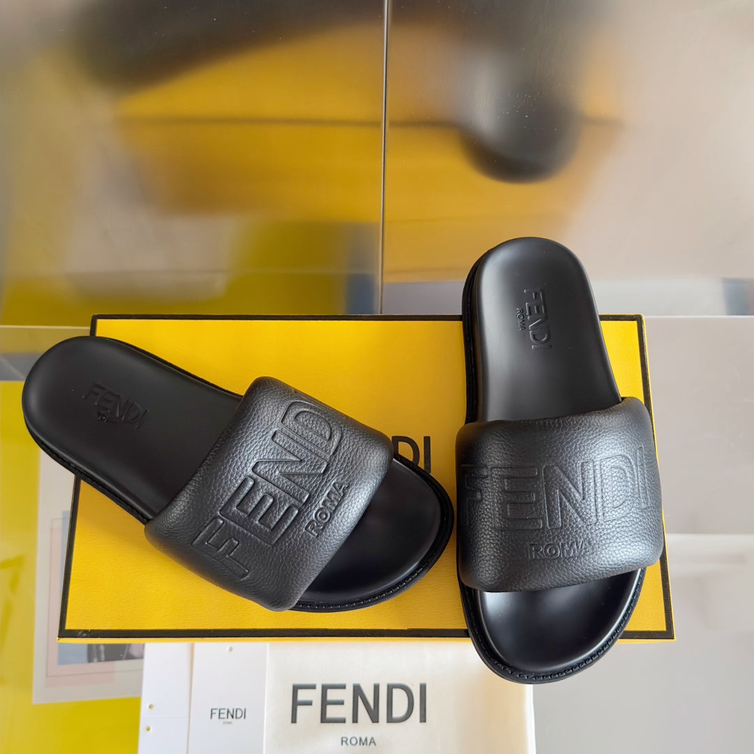 FENDI ROMA SLIDES IN BLACK  FUSSBETT LAMBSKIN