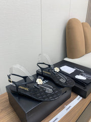 CC THONG SANDAL IN BLACK LAMBSKIN WITH PEARL FLOWER