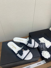 BOW SLIPPERS IN WHITE LAMBSKIN