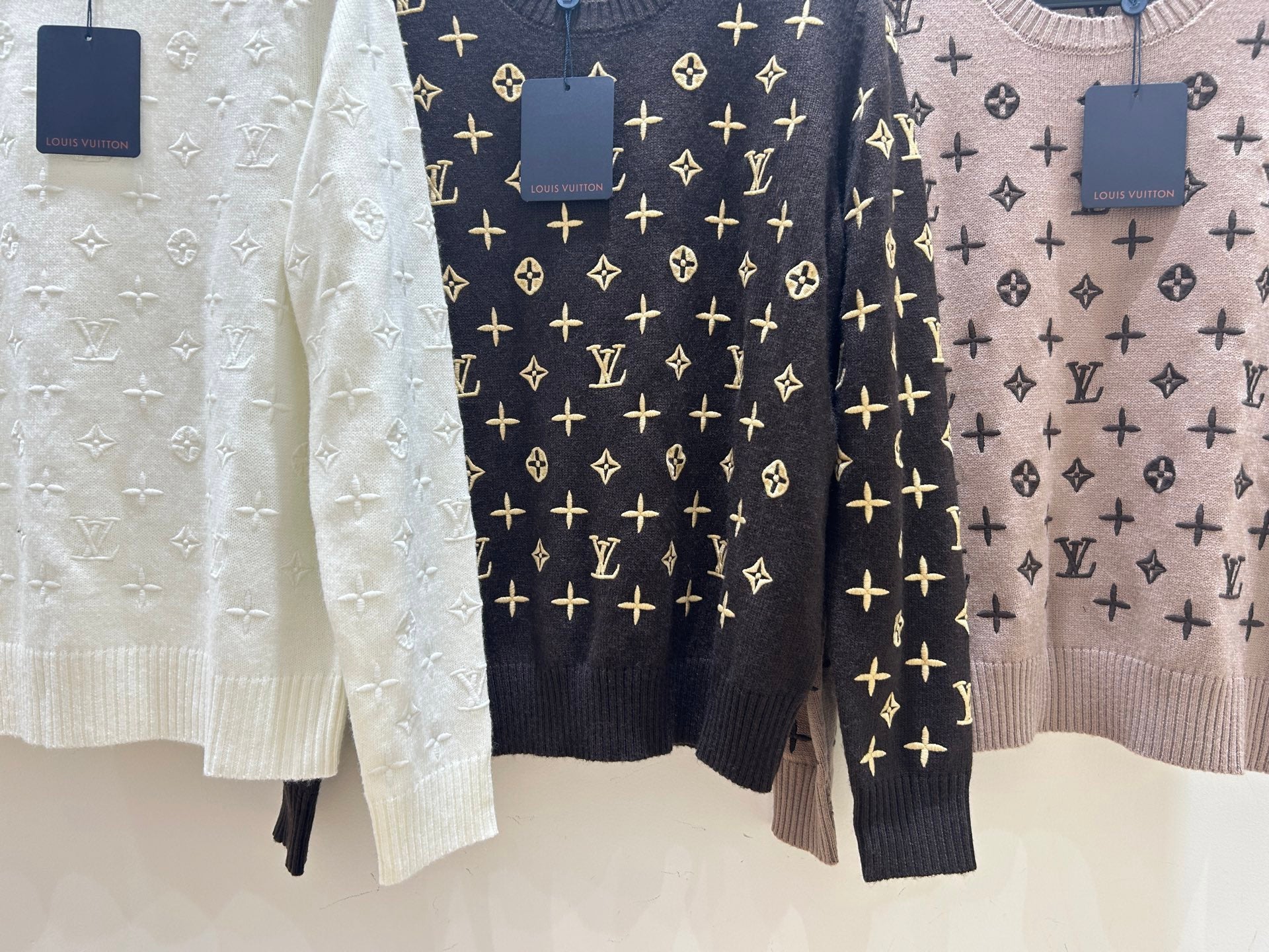 LV 25S SWEATER 0114