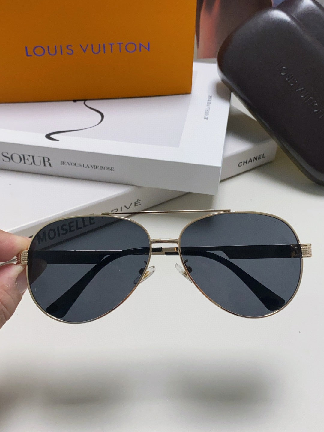 PILOT SUNGLASS 581364 IN GOLD METAL BLACK LENSES
