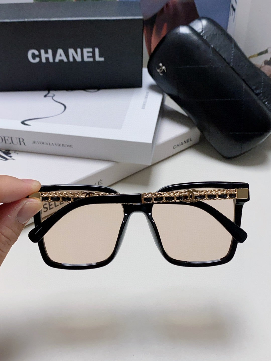 SQUARE SUNGLASSES 632883 IN BLACK ACETATE LIGHT BROWN LENSES
