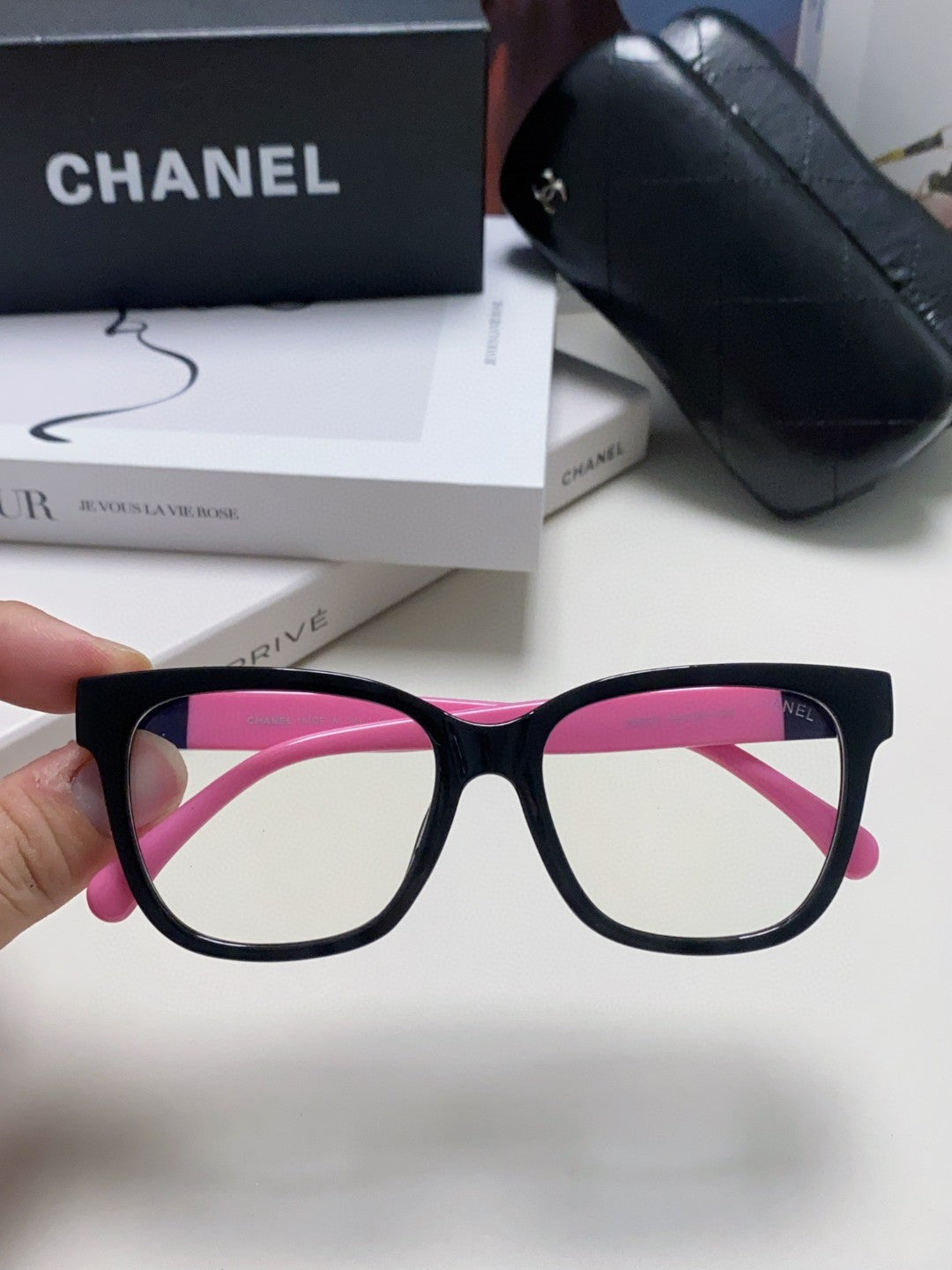 SQUARE SUNGLASSES 632888 IN BLACK AND PINK ACETATE