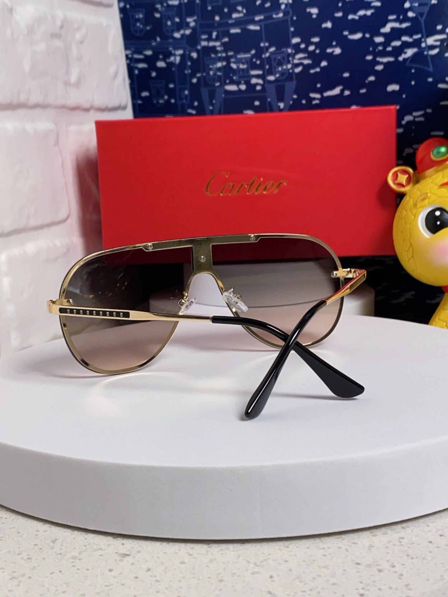 SIGNATURE AVIATOR FRAME SUNGLASSES  563238 IN METAL