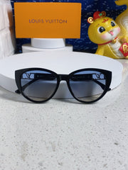 CAT EYE SUNGLASSES 567470 IN BLACK ACETATE GREY SMOKE LENS