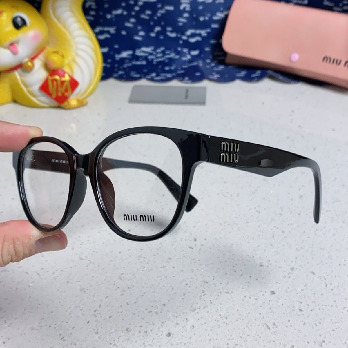 RUNWAY SUNGLASSES 567507 IN BLACK ACETATE SILVER LOGO