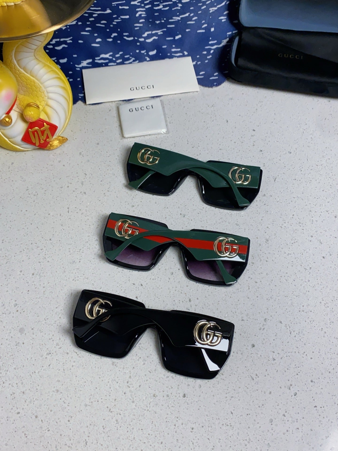 SQUARE FRAME SUNGLASSES 573303 IN ACETATE EMBOSSED LOGO