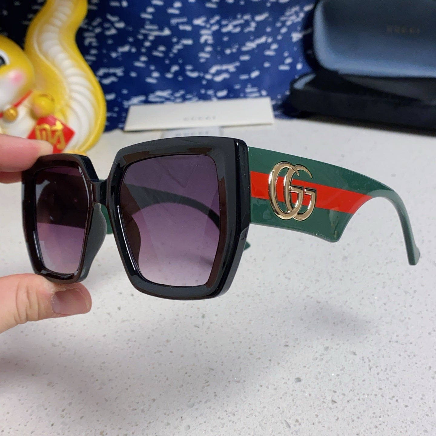 SQUARE FRAME SUNGLASSES 573303 IN ACETATE EMBOSSED LOGO