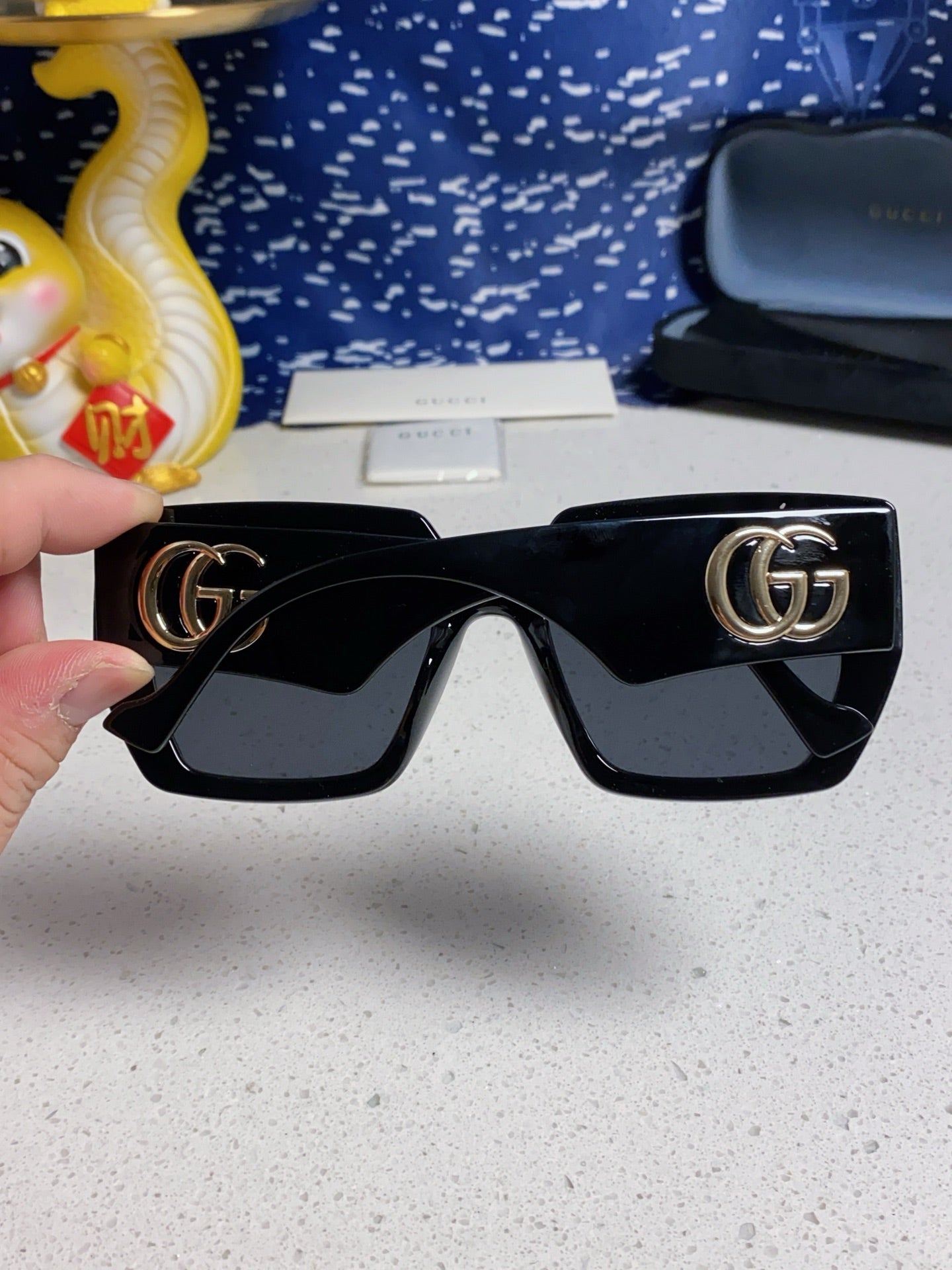 SQUARE FRAME SUNGLASSES 573303 IN ACETATE EMBOSSED LOGO