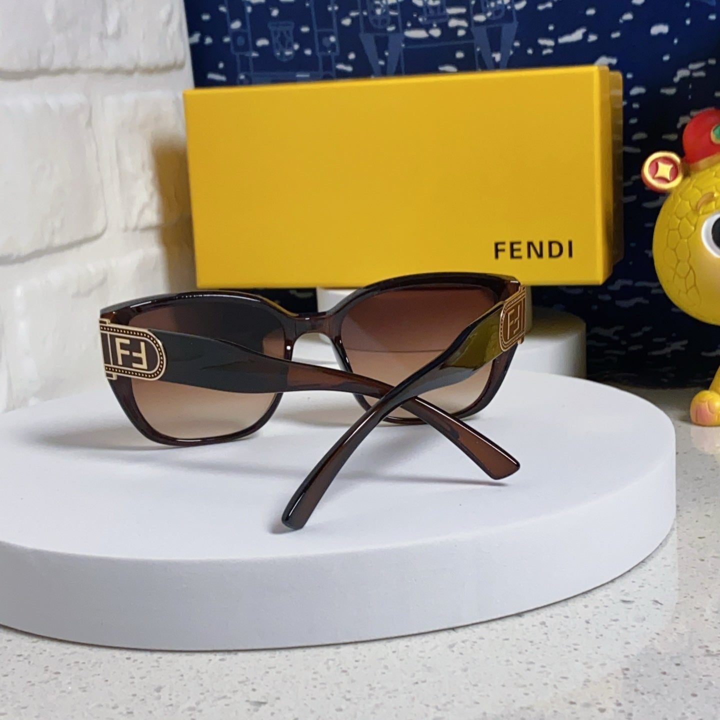 DIAGONAL CHUNKY SQUARE FRAME SUNGLASSES 543494 IN ACETATE