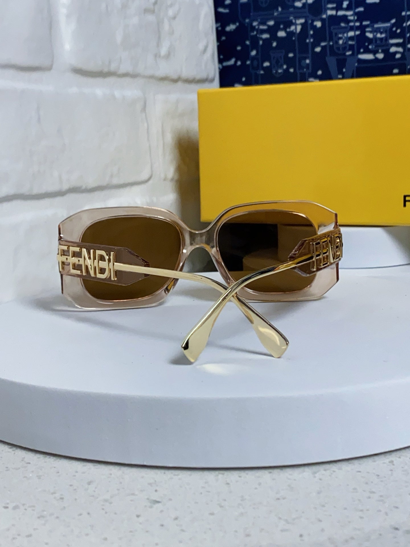 OVERSIZES FF DIAMONDS SQUARE SUNGLASSES 551639 IN ACETATE