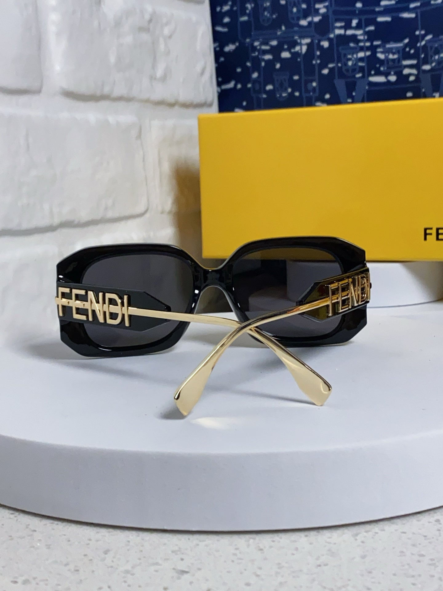 OVERSIZES FF DIAMONDS SQUARE SUNGLASSES 551639 IN ACETATE