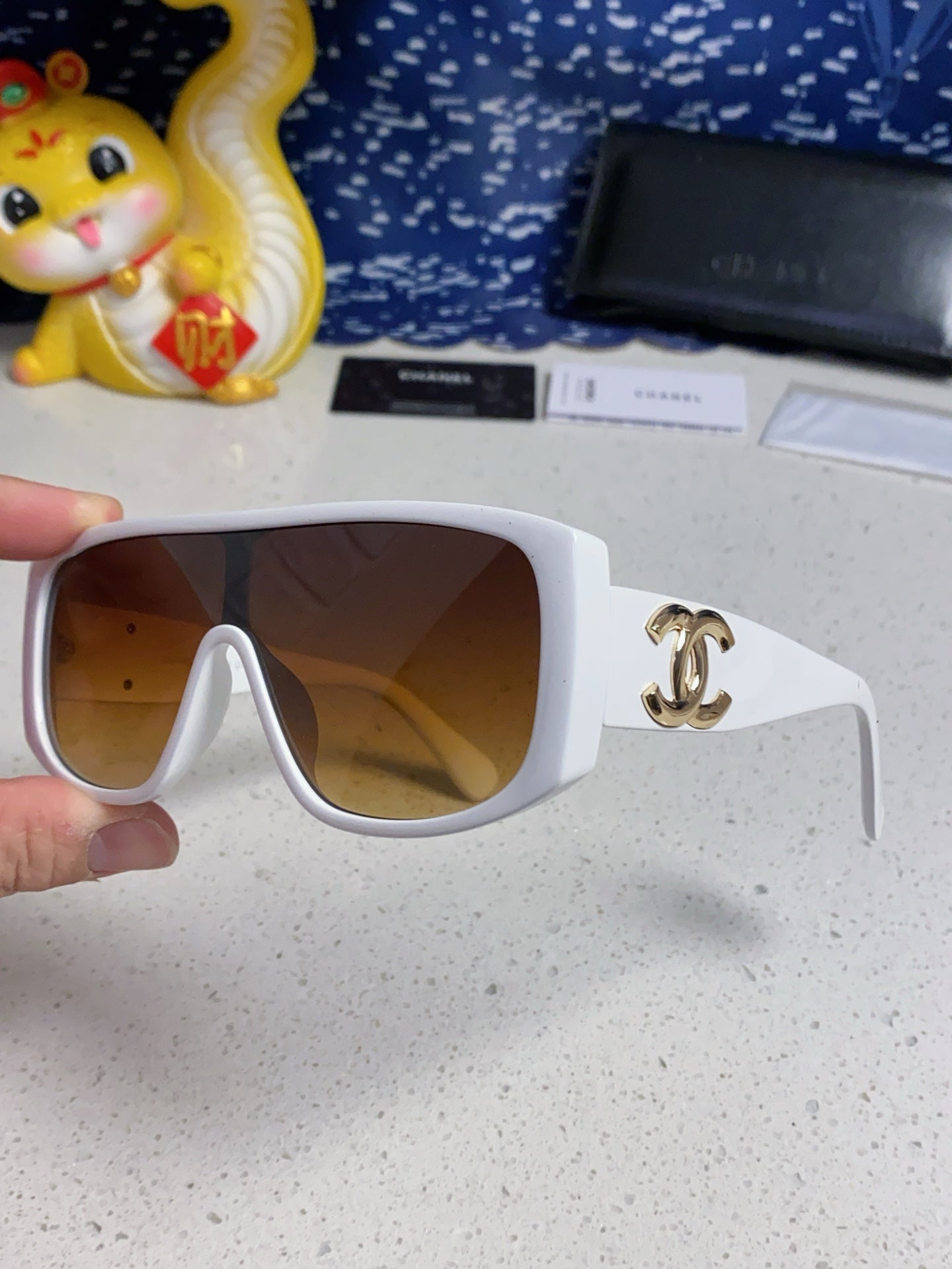 SQUARE SUNGLASSES CH5495 IN WHITE ACETATE BROWN LENSES