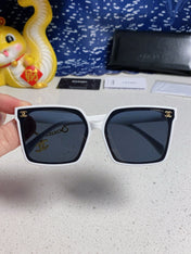 SQUARE SUNGLASSES 641811 IN WHITE ACETATE GOLD CHAIN