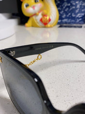 SQUARE SUNGLASSES 641812 IN BLACK ACETATE GOLD CHAIN