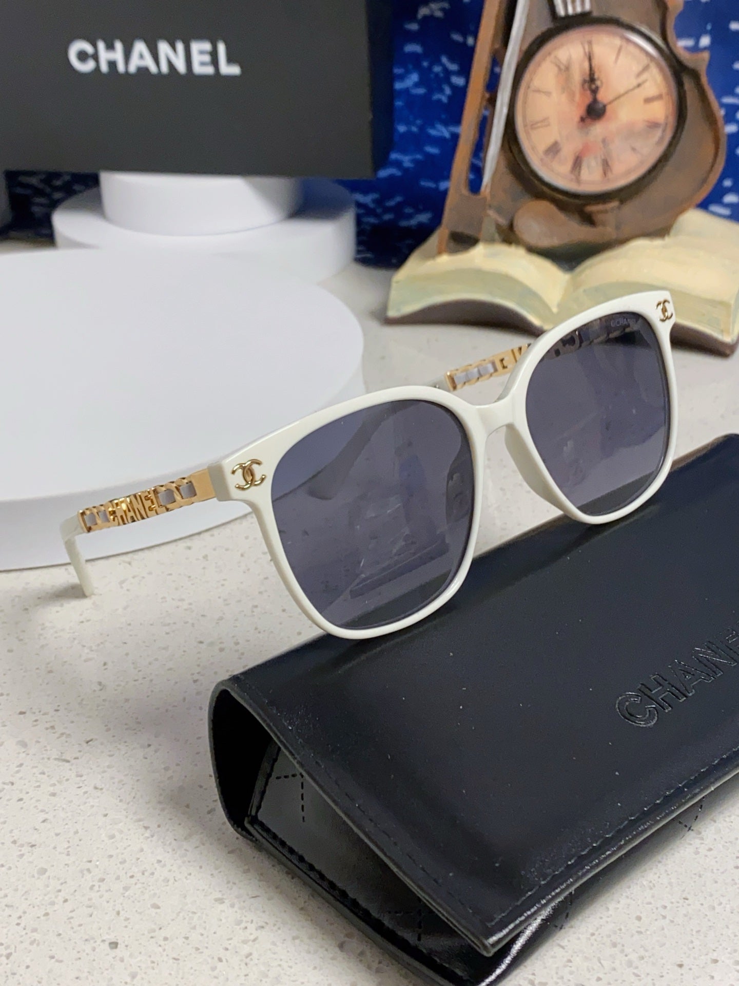 SQUARE SUNGLASSES 632031 IN WHITE ACETATE GOLD METAL