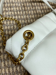 DRAWSTRING CHAIN STRAP SHOULDER BAG 39 IN WHITE QUILTED CALFSKIN