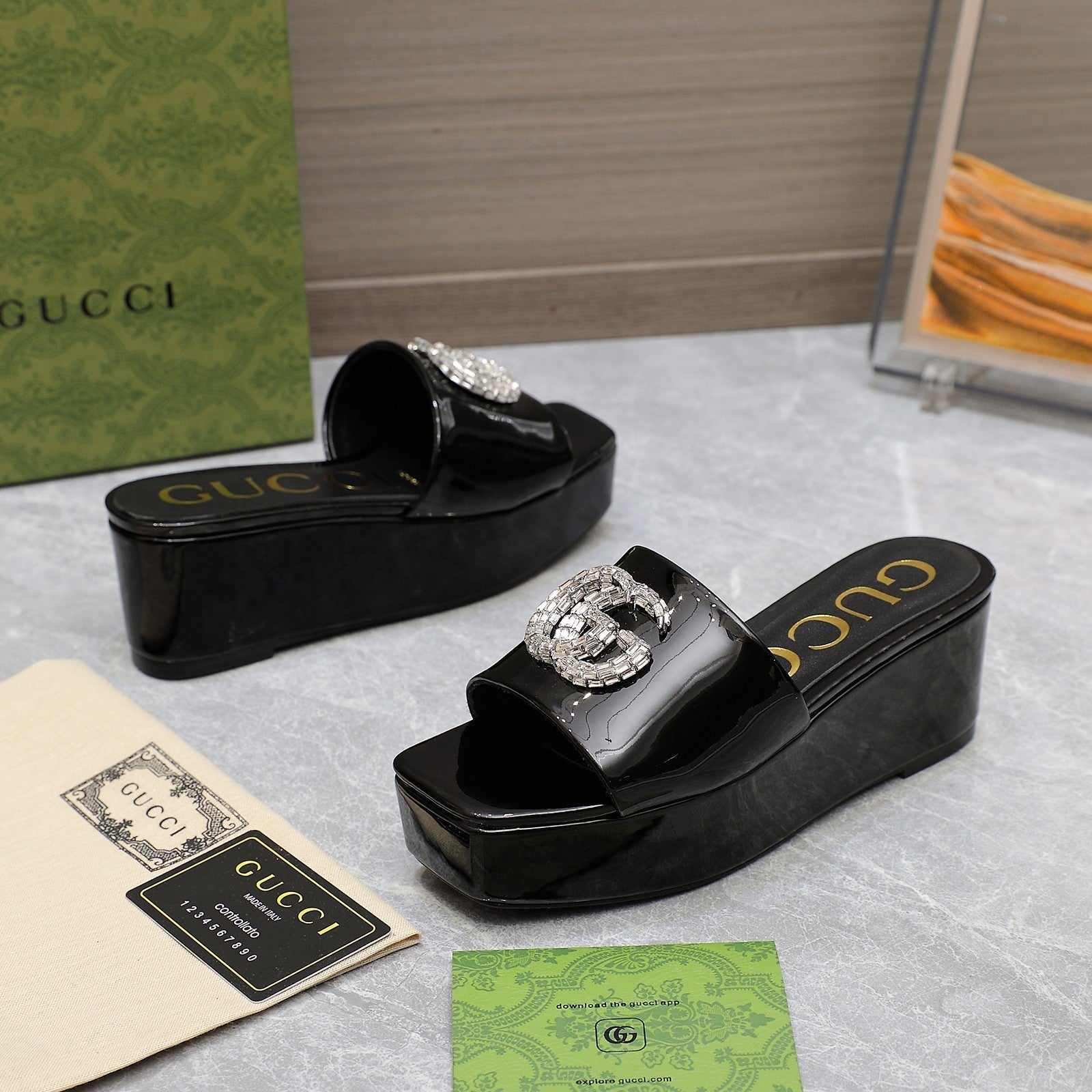 HIGH WEDGE PLATFORM WITH DOUBLE G IN BLACK GLOSSY CALFSKIN