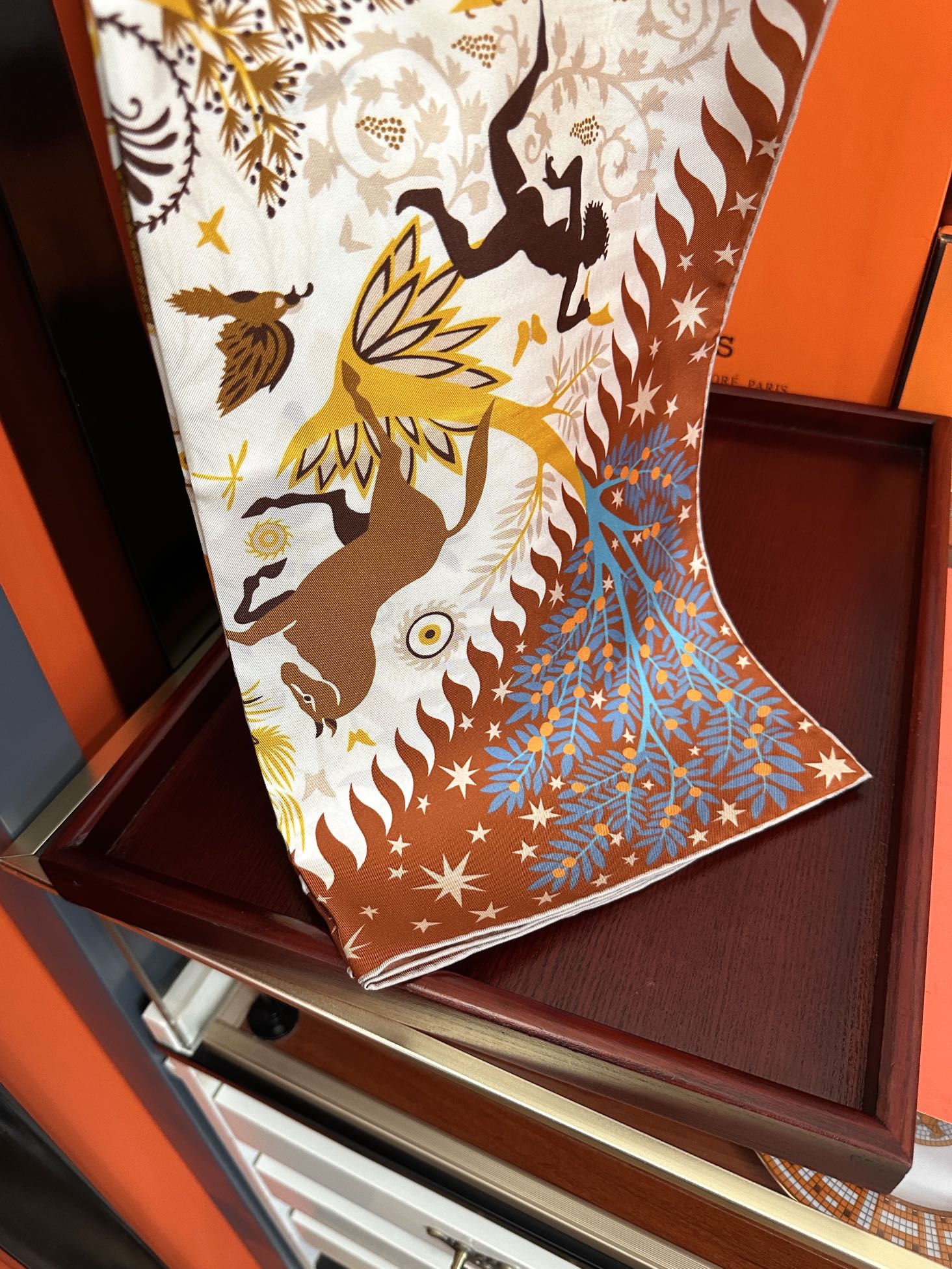 CHANEL 25S SCARF 90 IN SILK 709581