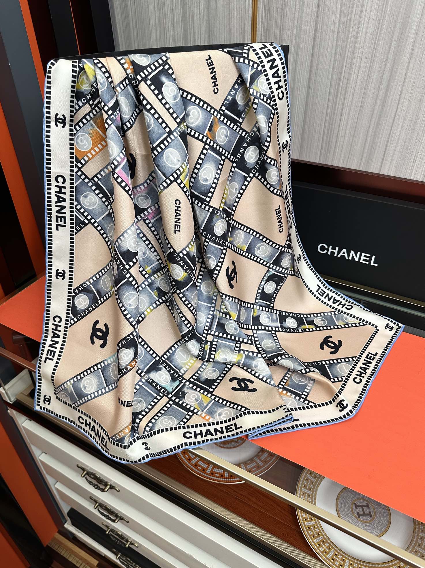 CHANEL 25S SCARF 90 IN SILK 727362