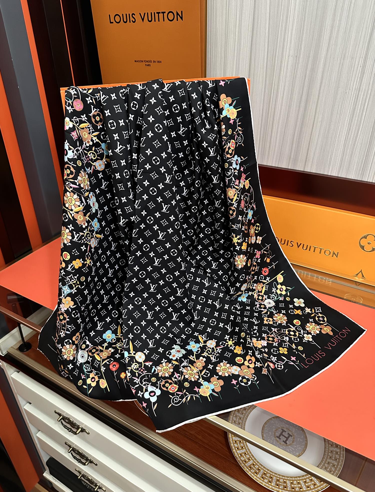 LV SCARF 90 CM IN SILK 730541