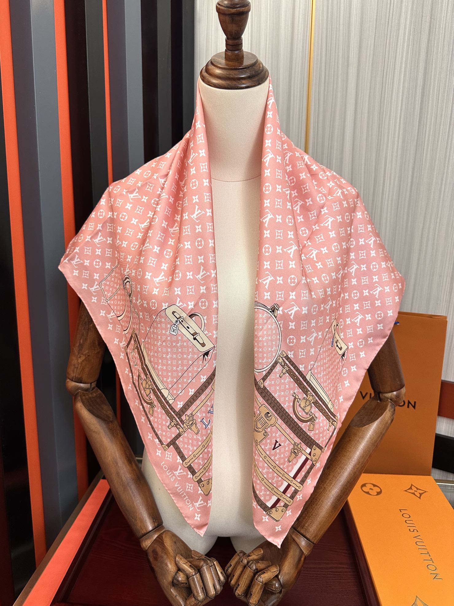 LV SCARF 90 CM IN SILK 733840