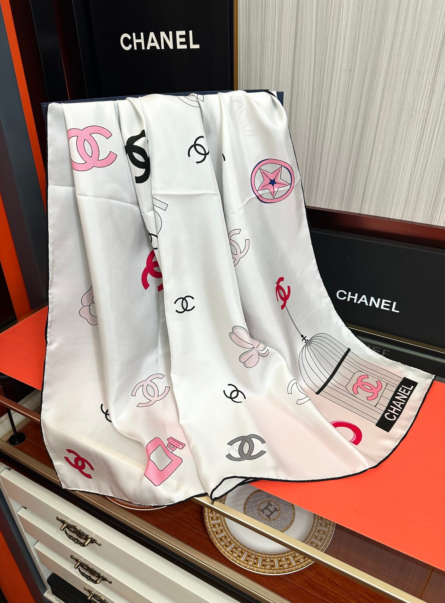 CHANEL 25S SCARF 90 IN SILK 733857