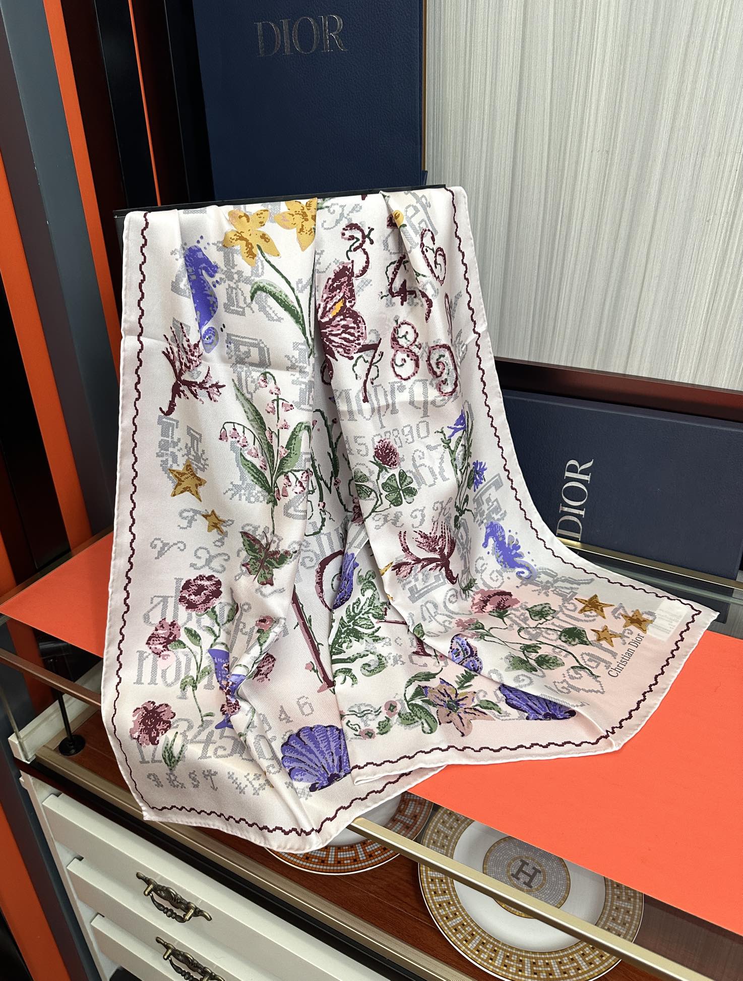 DIOR SQUARE SCARF 90 CM IN WHITE SILK MOTIF 735744