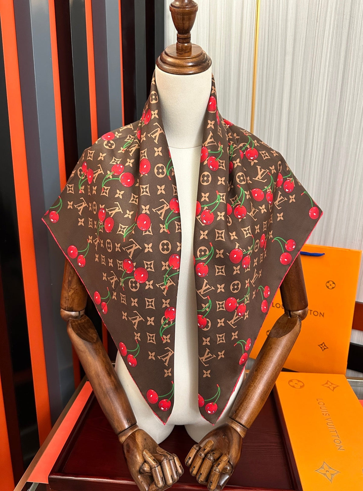 LV SCARF 90 CM IN SILK 05