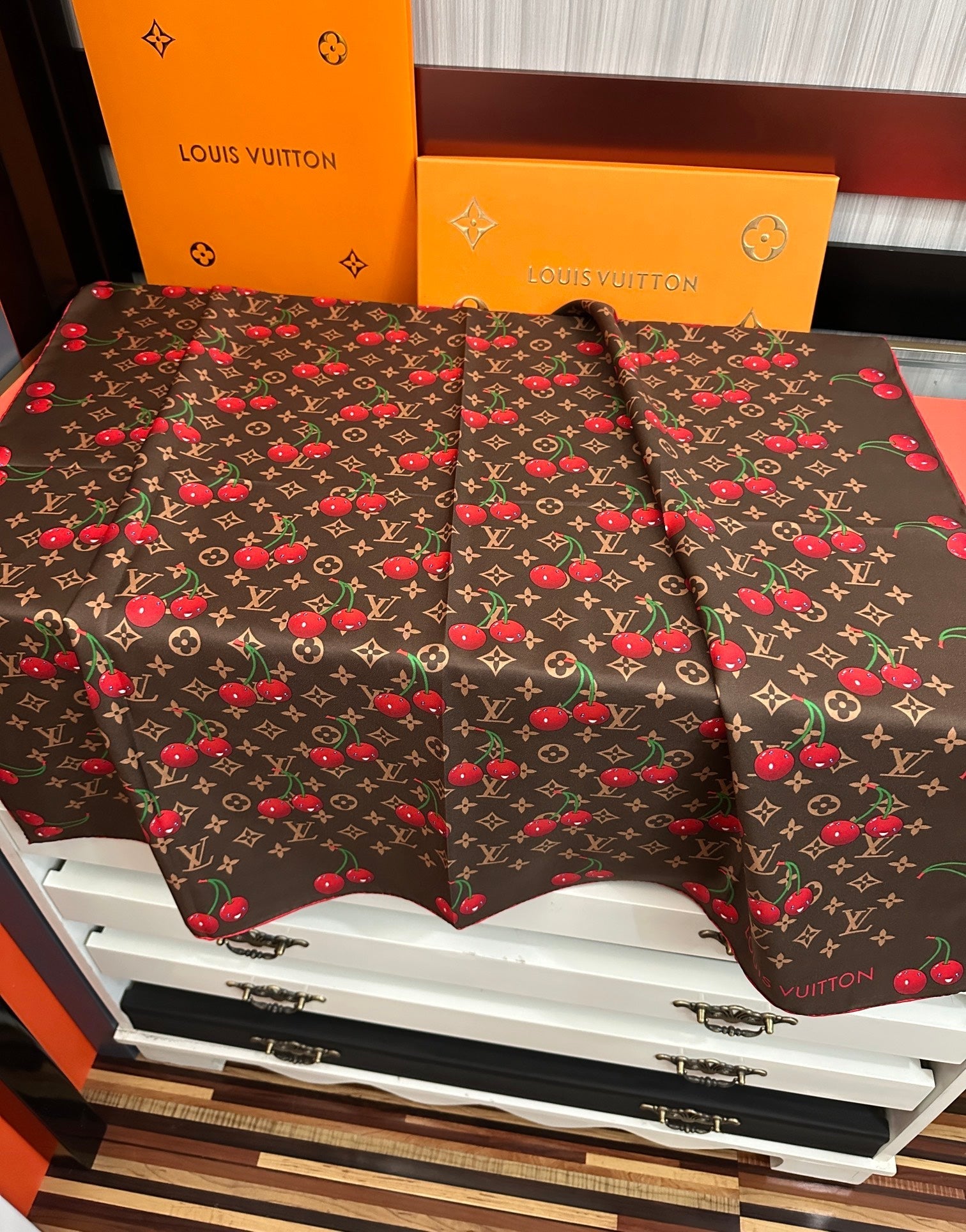 LV SCARF 90 CM IN SILK 05