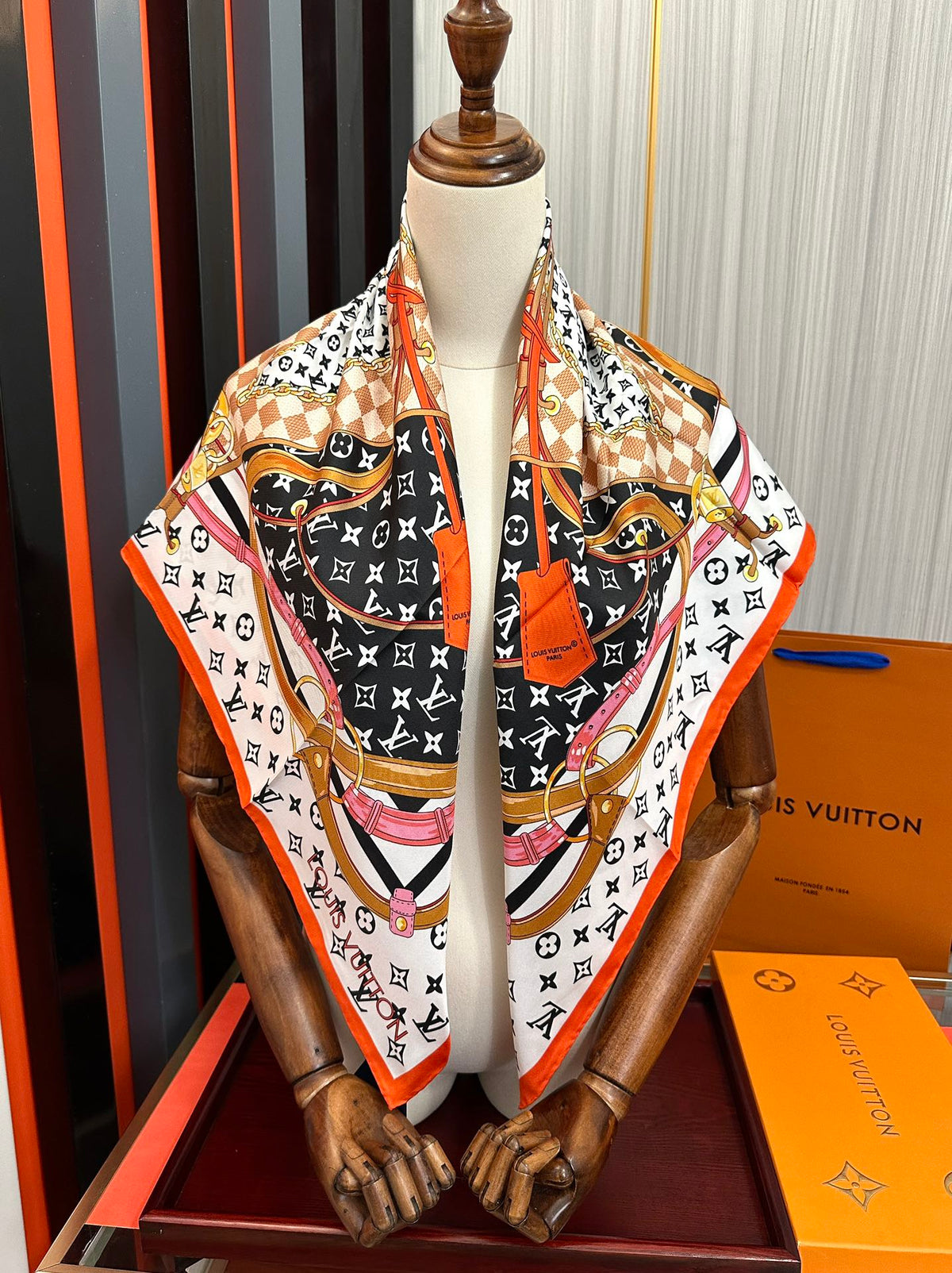 LV SCARF 90 CM IN SILK 738451