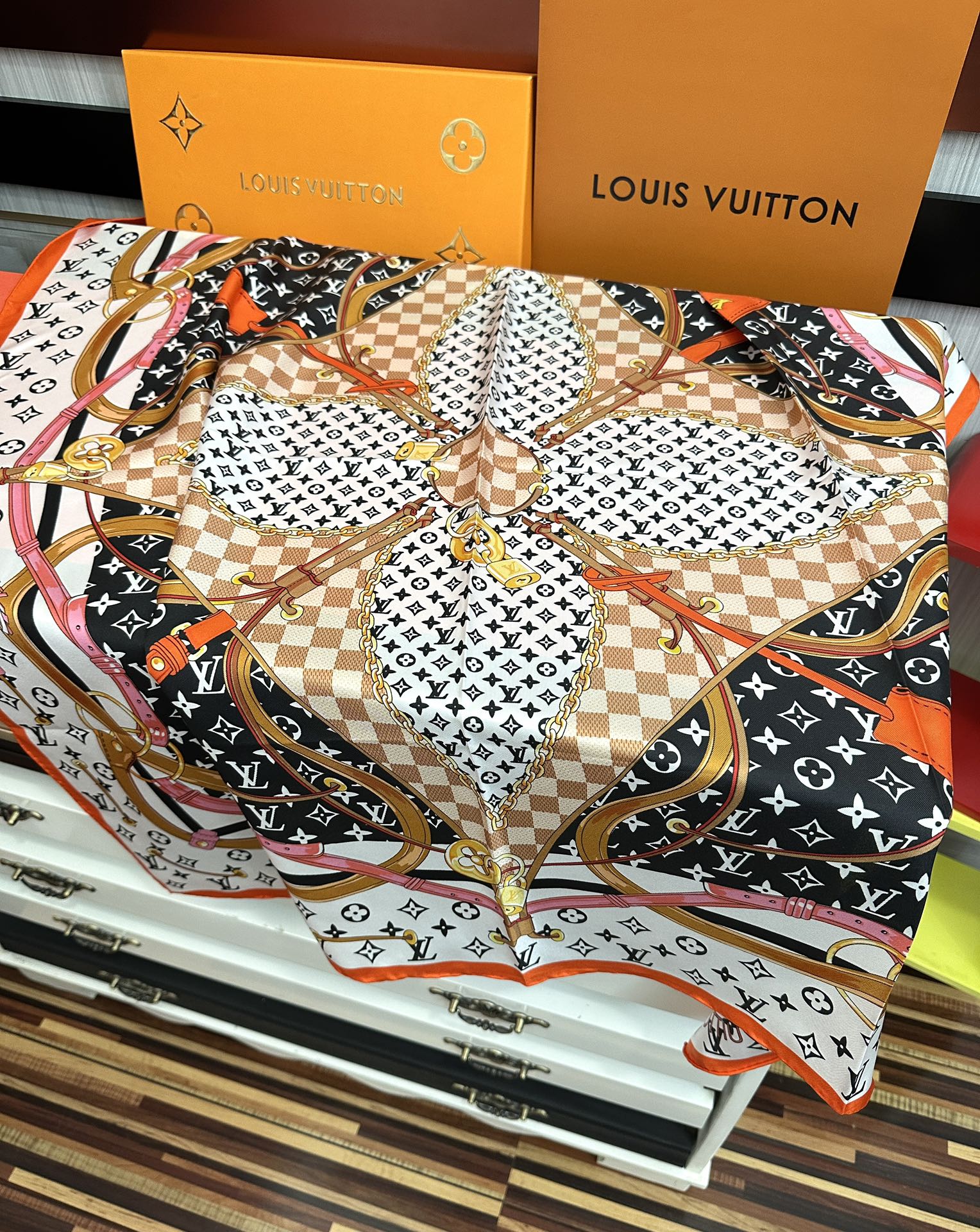 LV SCARF 90 CM IN SILK 738451