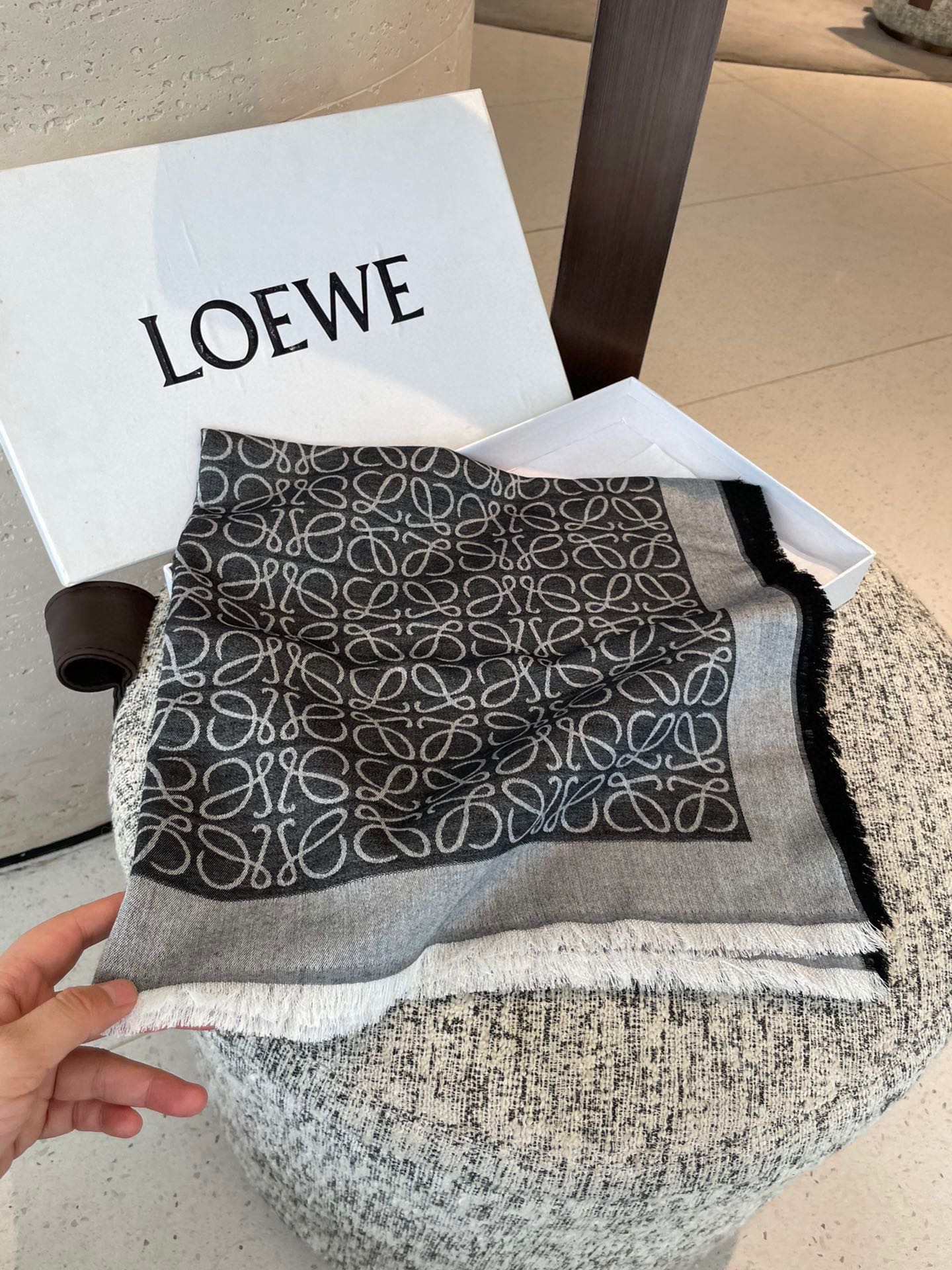 LOEWE 25S SCARF 140 IN WOOL SILK 577901