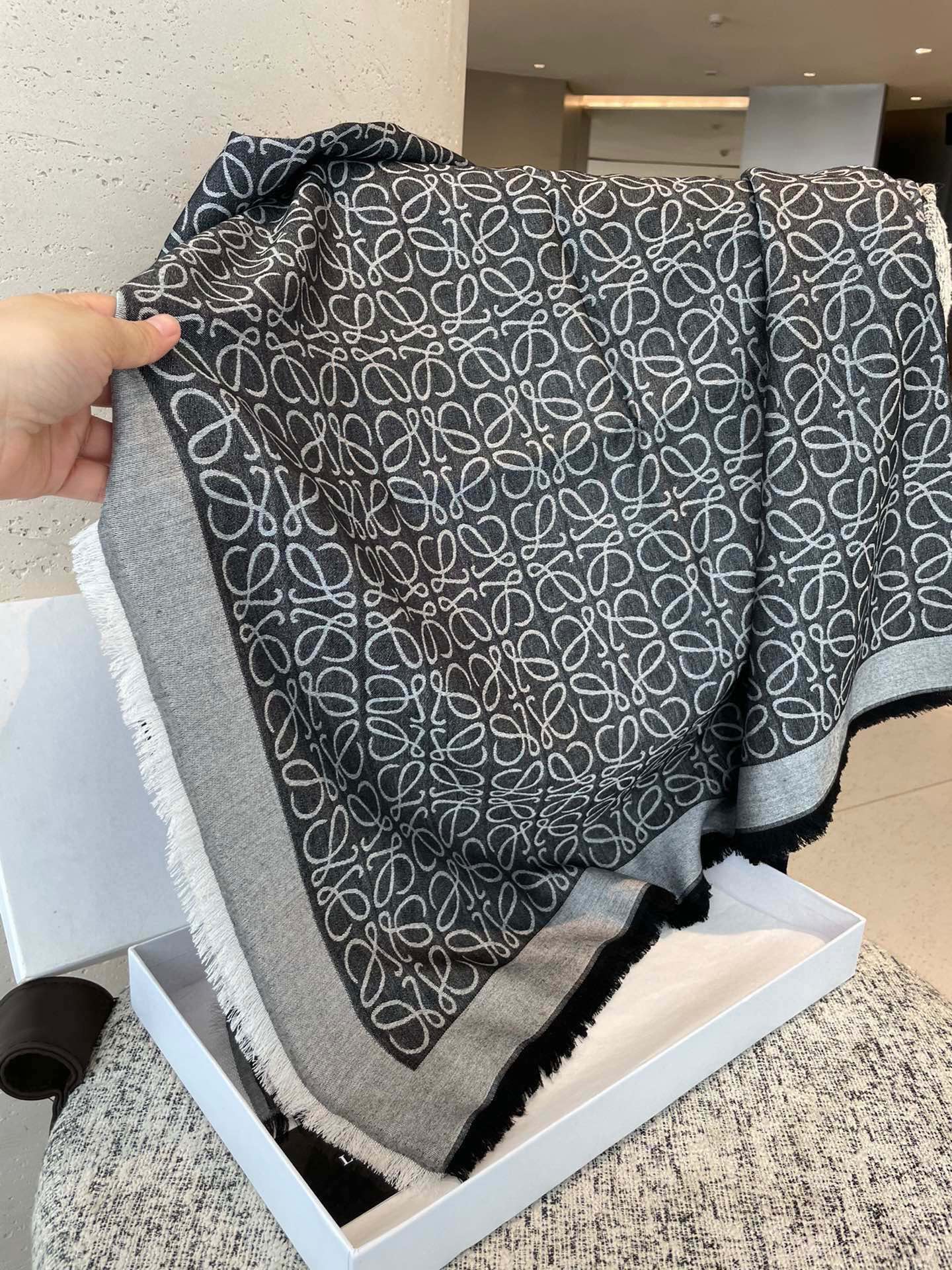 LOEWE 25S SCARF 140 IN WOOL SILK 577901