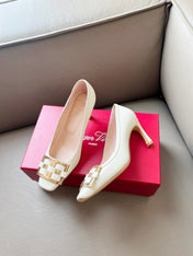 TROMPETTE BALLERINAS PUMPS IN OFF WHITE SHINY CALFSKIN GOLD BUCKLE