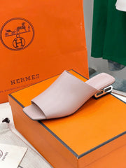 IDOLE SANDAL IN BABY PINK CALFSKIN