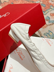 BELLE VIVIER BALLERINAS IN WHITE SHINY LAMBSKIN GOLD PATENT SQUARE BUCKLE