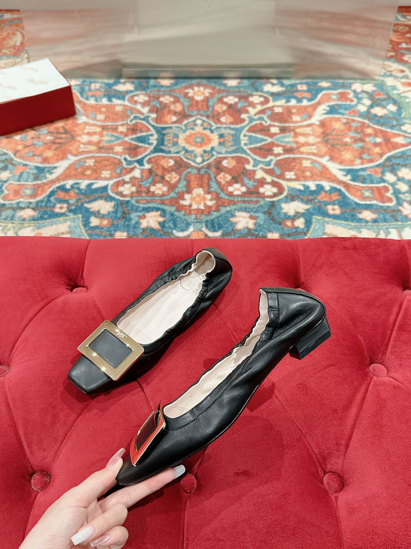 BELLE VIVIER BALLERINAS IN BLACK SHINY LAMBSKIN GOLD PATENT SQUARE BUCKLE