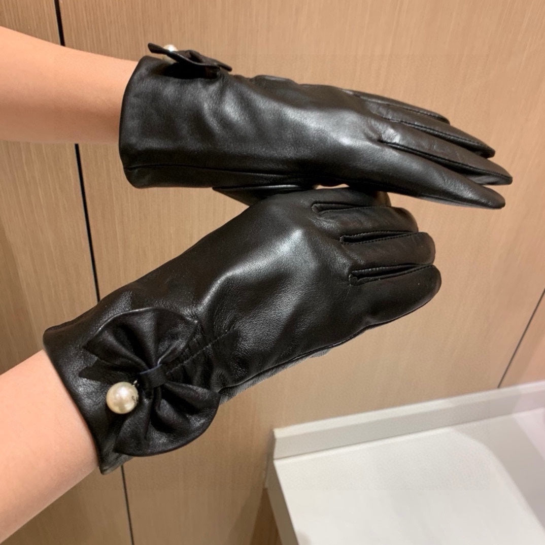 TOUCHSCREEN GLOVES IN BLACK LAMBSKIN WITH GOLD LOGO 462264