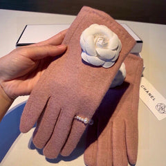 GLOVES IN CREPE PINK WOOL WITH LARGE WHITE FLOWER 464992