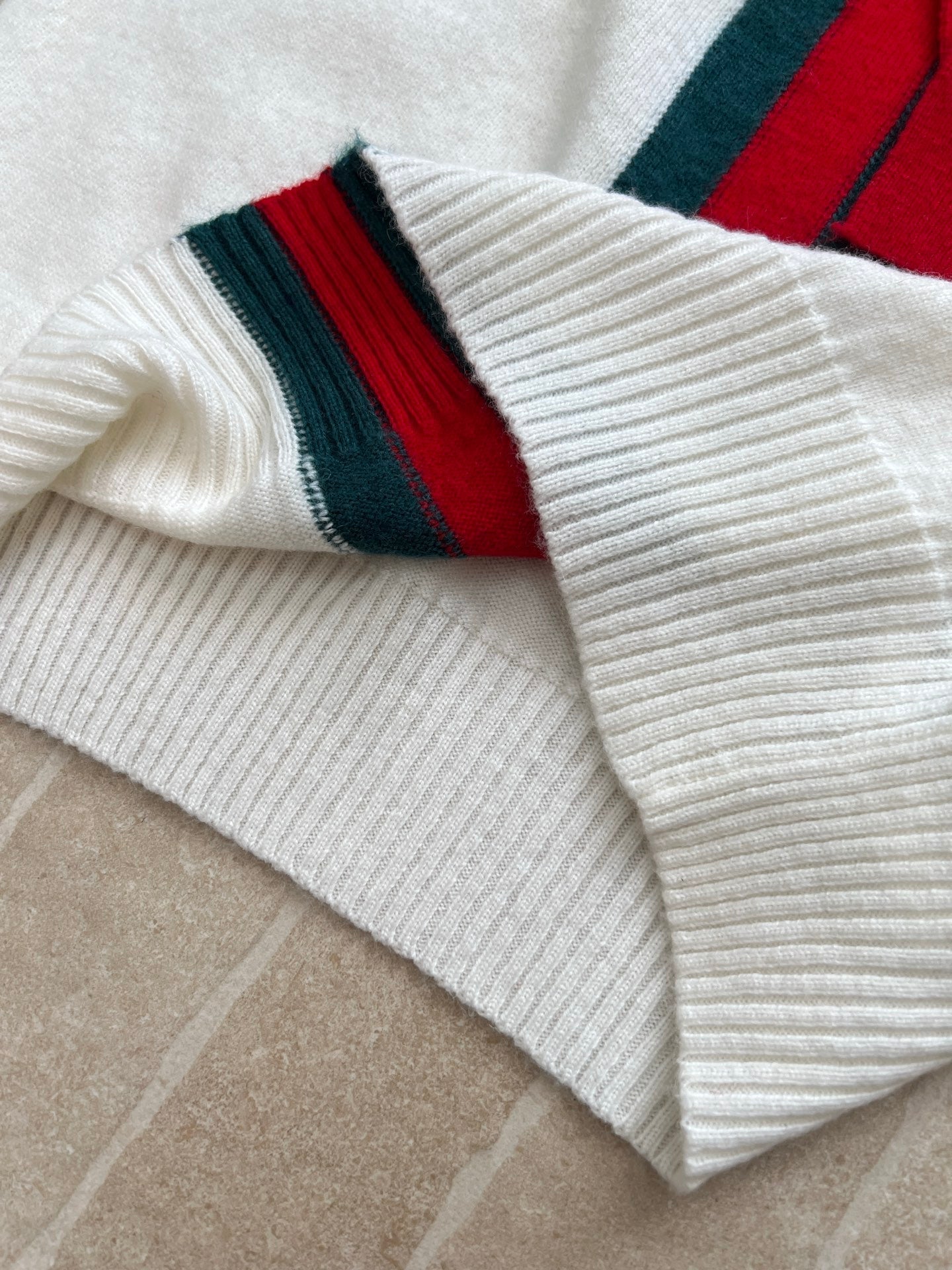 GUCCI 26S SLEEVELESS SWEATER 80