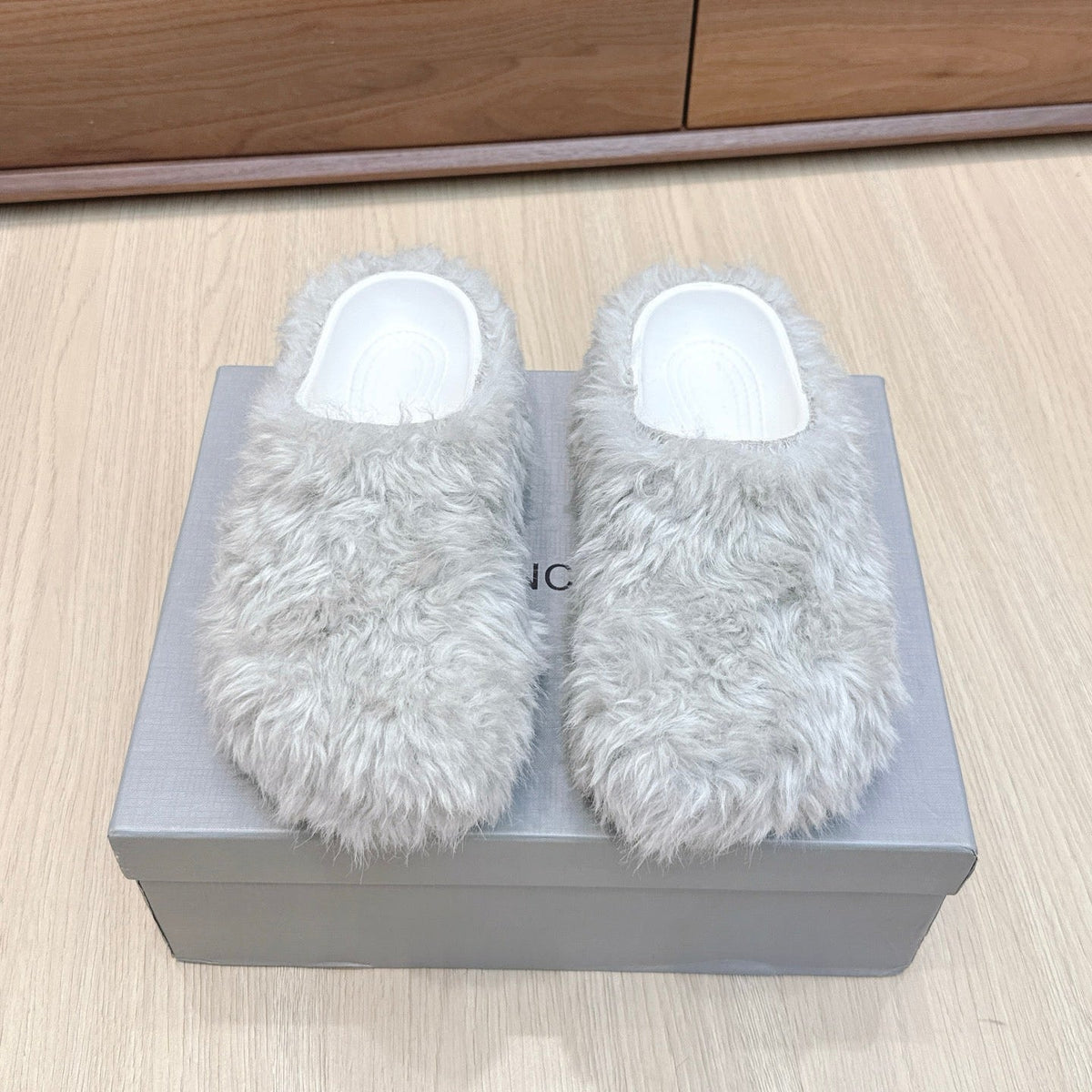 BALENCIAGA 25S MULES IN IVORY WHITE FAUX FUR