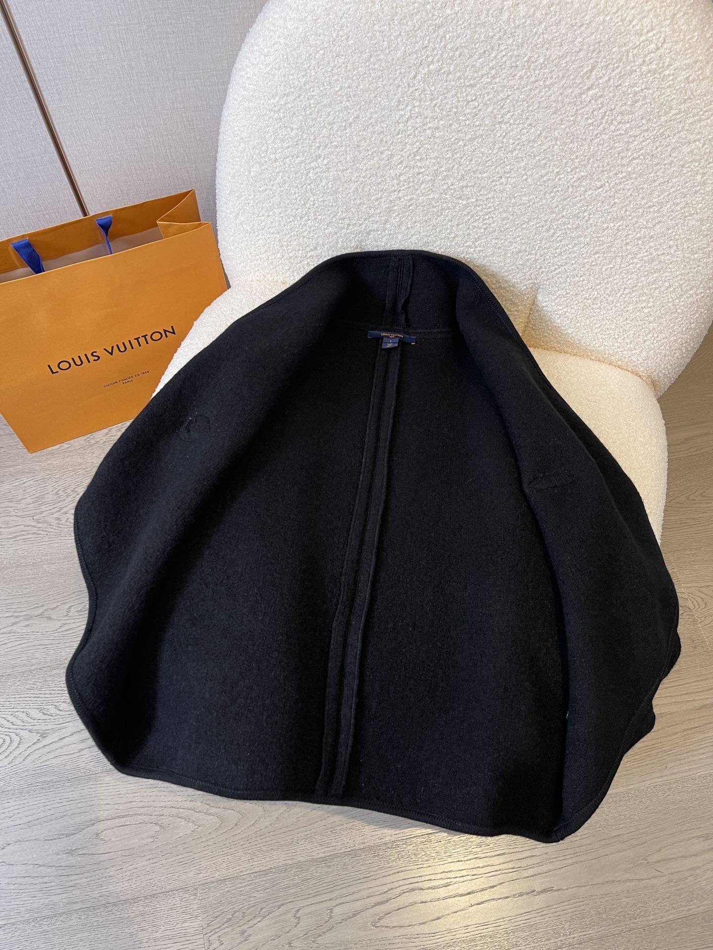 LV 25S WOOL CAPE COAT 0017