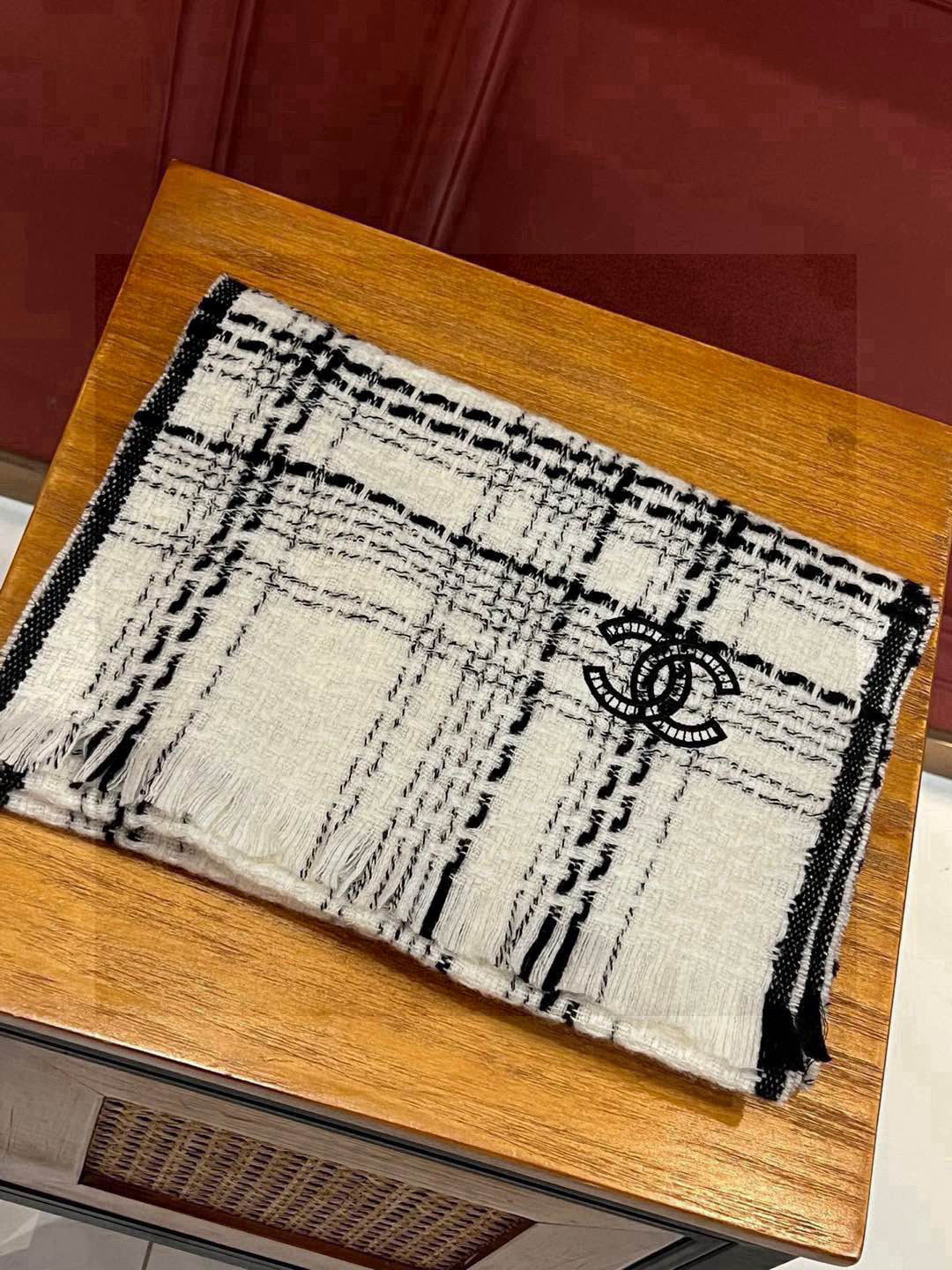 CHANEL 25S SCARF 185 IN CASHMERE 730559