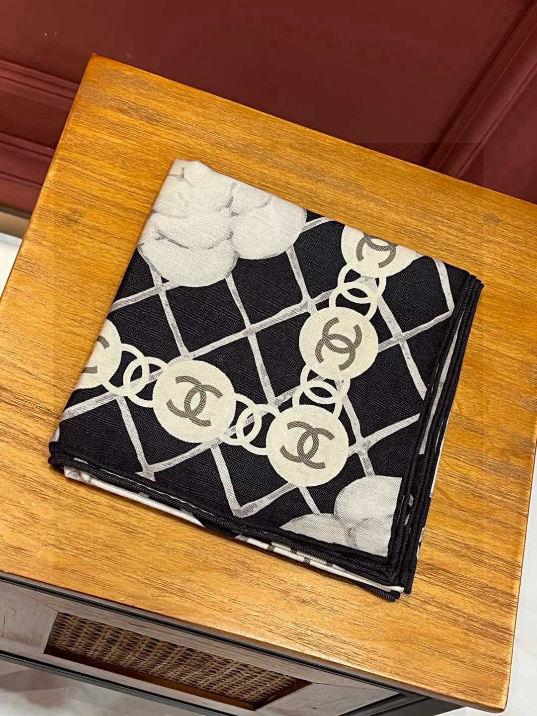 CHANEL 25S SCARF 110 IN CASHMERE SILK 730603