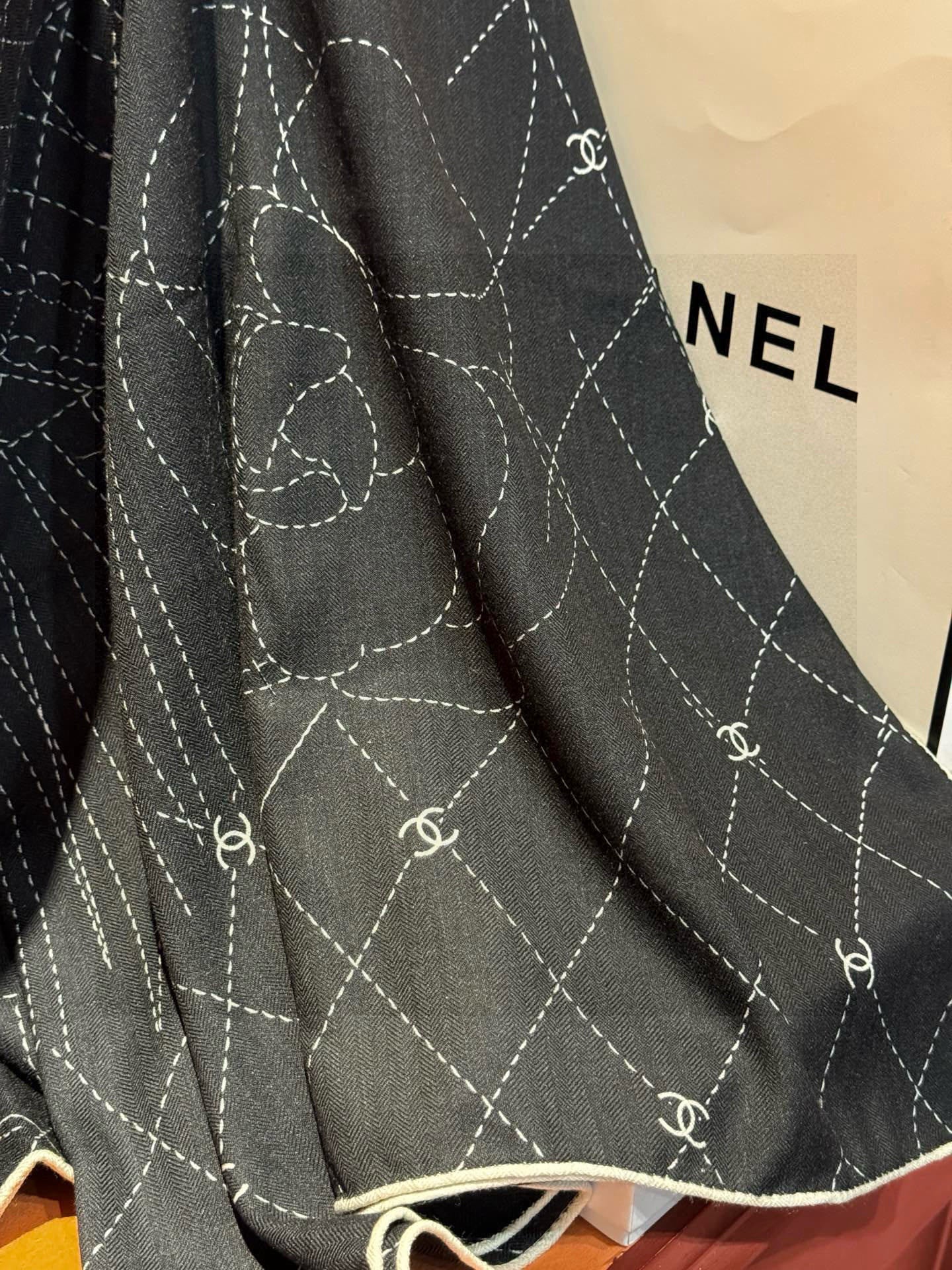 CHANEL 25S SCARF 140 IN SILK 735800