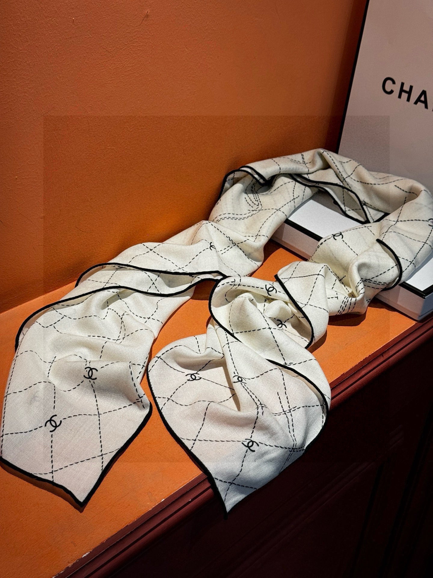 CHANEL 25S SCARF 140 IN SILK 735801