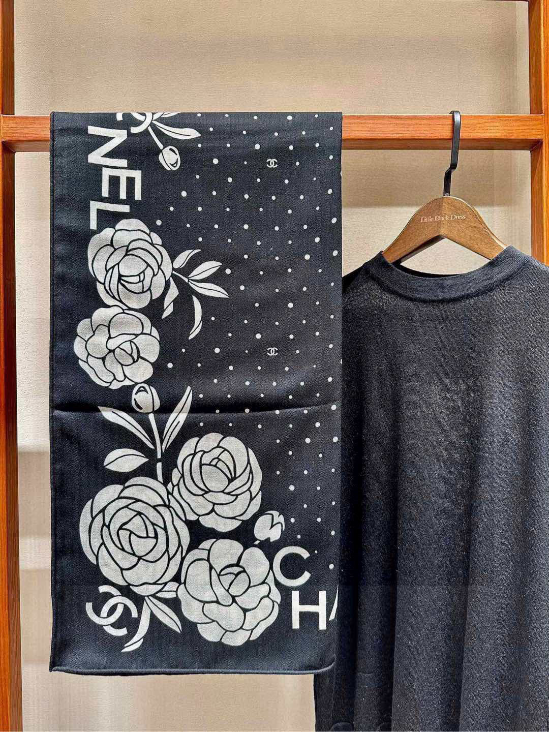 CHANEL 25S SCARF 140 IN SILK 735805